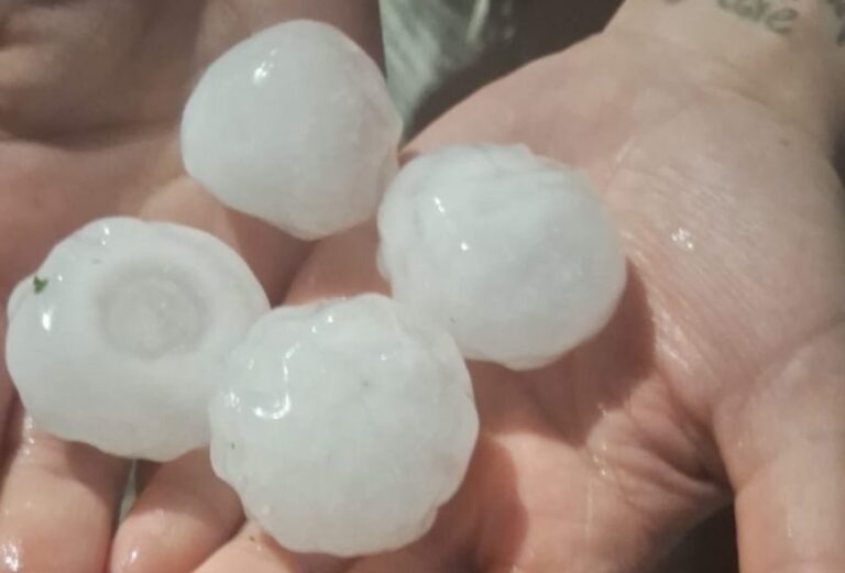 Cidade gaúcha registra grandes pedras de granizo após temporal