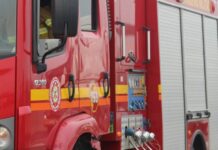 Bombeiros combatem incêndio em residência em Canoas