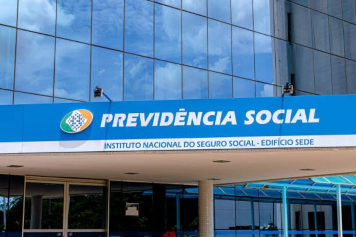 É importante estar atento ao calendário para saber exatamente quando o benefício será depositado pelo INSS.