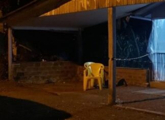 Homem é morto a facadas na frente de bar após briga