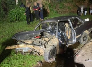 Motorista morre após grave acidente entre três carros