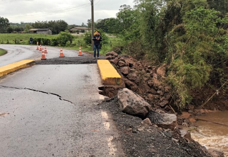 Estrada pode desabar em Nova Santa Rita