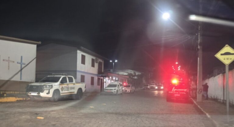 Criminosos matam homem com diversos tiros em bar