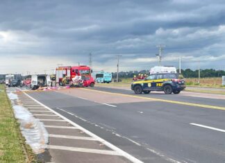 BR-386: rodovia está totalmente bloqueada em Canoas após acidente com duas mortes