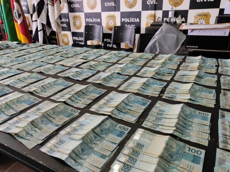 Ex-funcionária de CRVA teria arrecadado mais de R$ 180 mil em esquema criminoso de fraude para emissão de documentos em Canoas