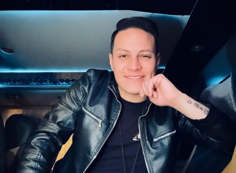 Paulinho Dill, vocalista dos Atuais, fica gravemente ferido após carro capotar