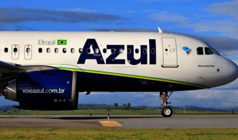 avião da azul pouso de emergência