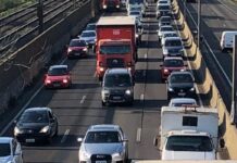 BR-116: Acidente entre moto e dois carros deixa congestionamento em Canoas