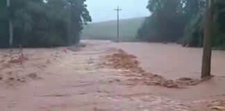 Enchente atinge cidade gaúcha após chuva forte