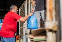 Veja onde tem doação de roupas e cestas básicas em Canoas