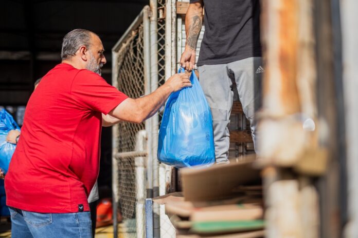 Veja onde tem doação de roupas e cestas básicas em Canoas