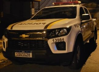 Saindo do carro, homem morre após ser atingido por tiro