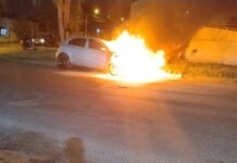 Incêndio destrói carro em Canoas