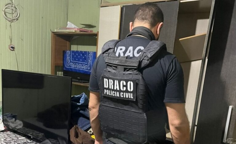 Polícia Civil prende criminosos que lançavam celulares para dentro de penitenciária