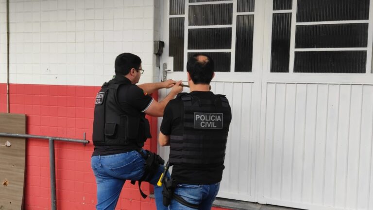 Operação da Polícia Civil em Canoas mira grupo criminoso que fraudava documentos em CRVA do Detran