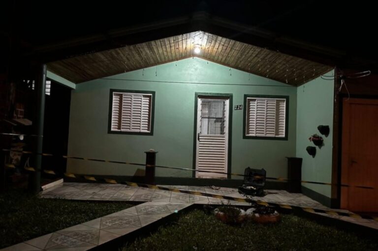 Casal é morto a tiros na frente de filhos de 10 e 3 anos