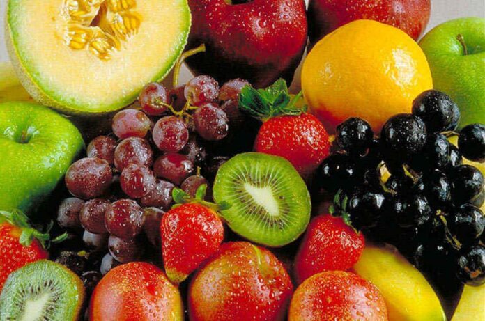 Frutas podem ajudar a desinchar abdômen