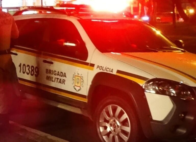 Adolescente é morto a tiros na rua