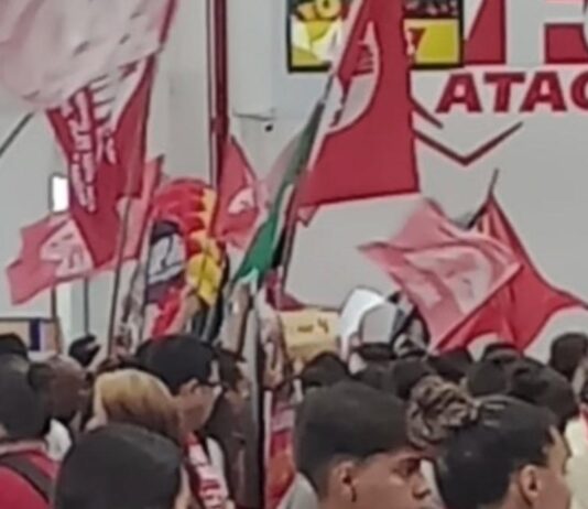 atacado canoas protesto