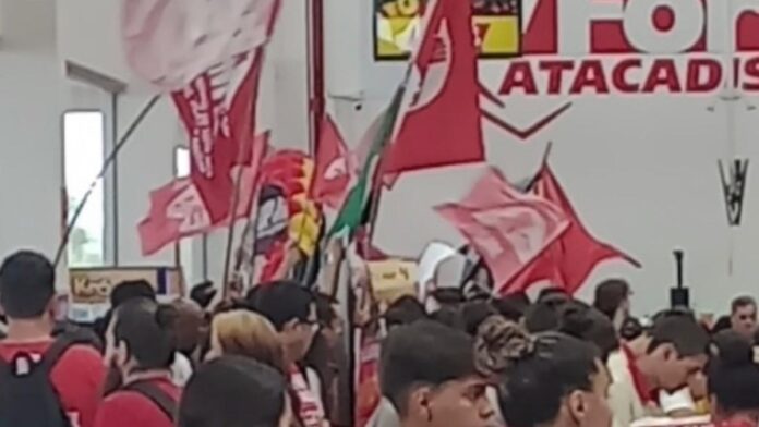 atacado canoas protesto