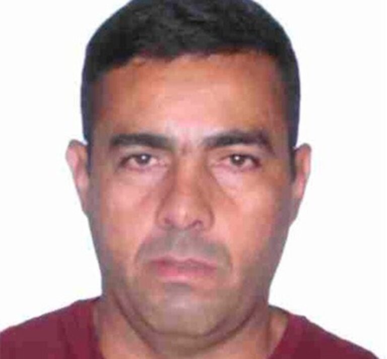 Homem é morto com cinco tiros ao lado de bar