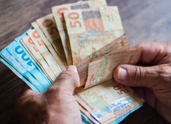 CadÚnico garante mais de R$ 3 mil em benefícios; Veja como conseguir