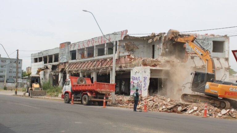 prédio demolido Canoas