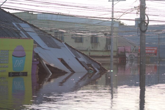 Vítimas da enchente começam a receber casas em Canoas