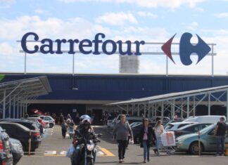 Carrefour demite funcionários