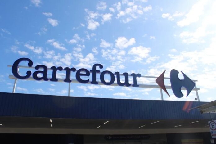 Funcionários do Carrefour são demitidos dias antes do Natal