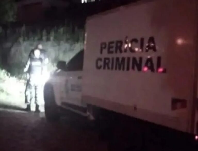 Corpo de homem é encontrado com marcas de tiros por vizinhos