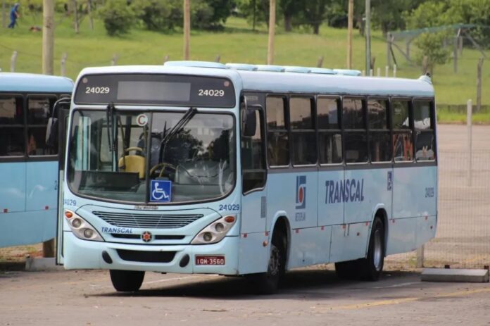 confira os horários dos ônibus da Transcal
