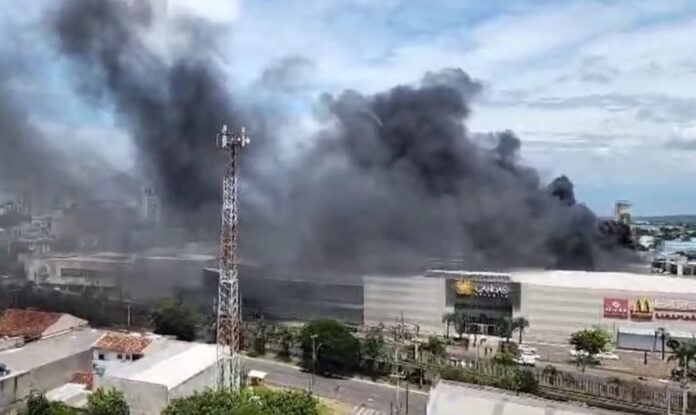 Incêndio atinge Canoas Shopping