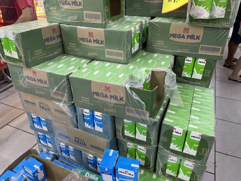 Leite compensado: produto adulterado com soda cáustica já foi vendido por menos de R$ 2 em Canoas