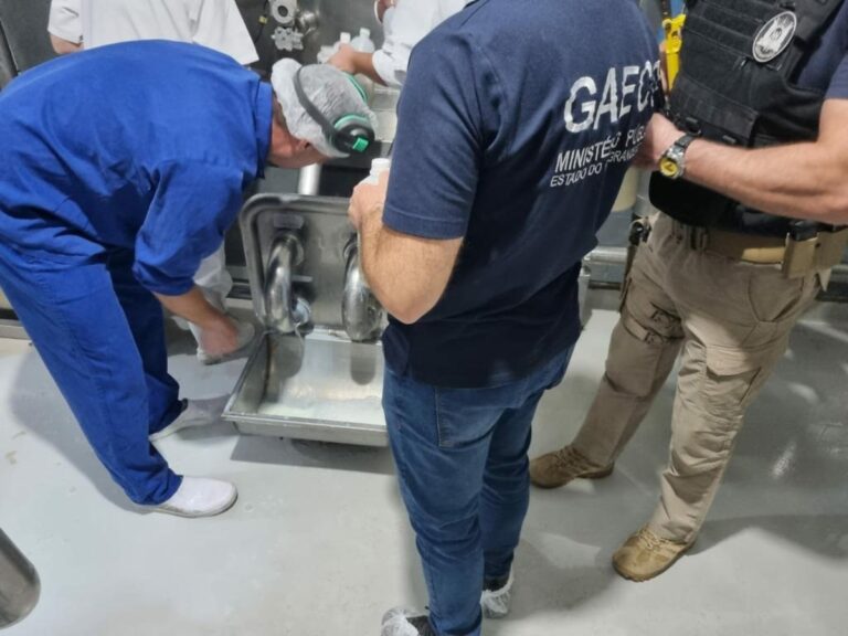 Leite compensado: veja marcas que têm soda cáustica na composição do leite