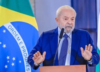 Lula faz cirurgia de emergência durante a madrugada para drenagem de hematoma na cabeça