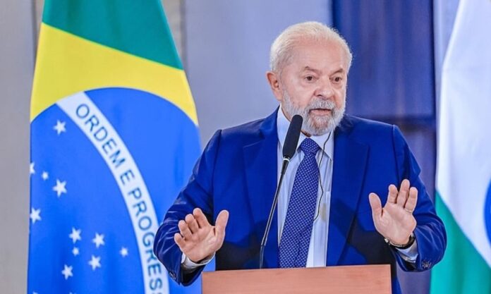 Lula faz cirurgia de emergência durante a madrugada para drenagem de hematoma na cabeça