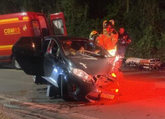 motorista preso colisão