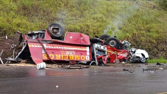 Identificadas todas as vítimas de grave acidente entre caminhão dos bombeiros e carro