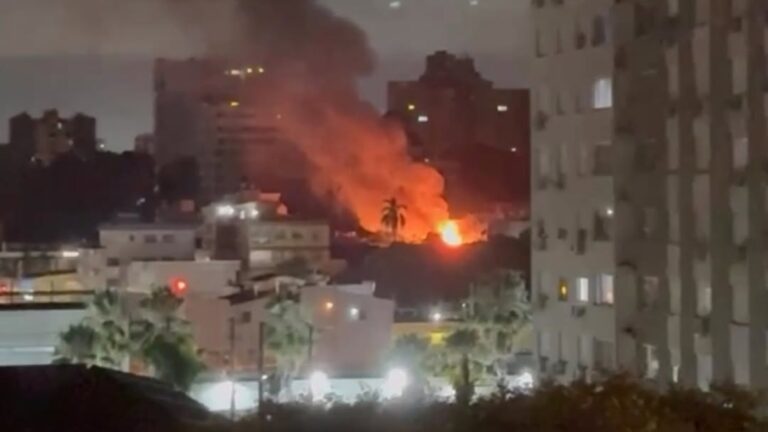 Incêndio atinge casa no Centro de Canoas