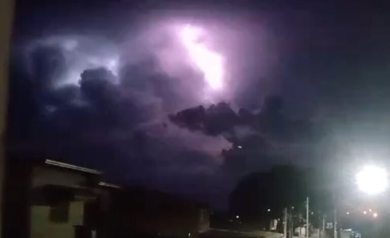 Tempestade de raios em Canoas registra mais de mil "relâmpagos silenciosos"
