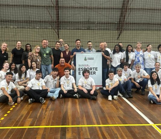 Após aulas, jovens do Partiu Futuro Reconstrução começam a trabalhar em Canoas