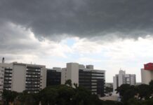 Tempo fecha em Canoas; INMET alerta para temporal Tempo fecha em Canoas; INMET alerta para temporal