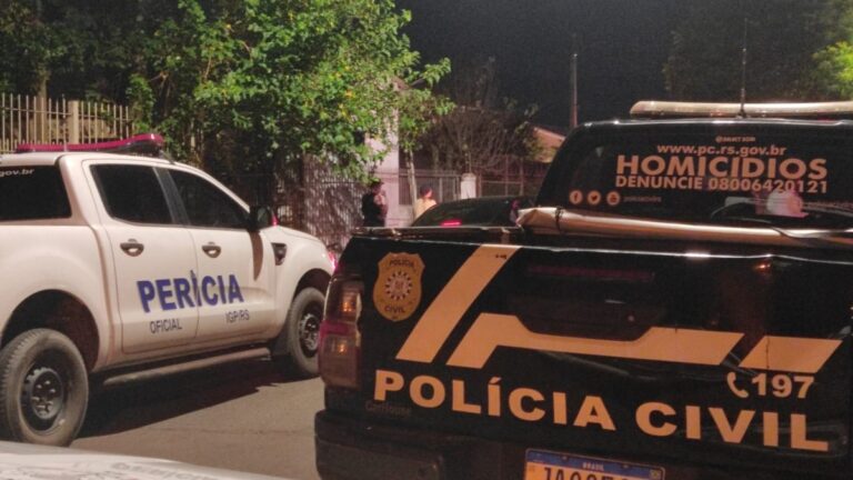 Criminosos atiraram mais de 15 vezes contra homem morto dentro de carro em Canoas