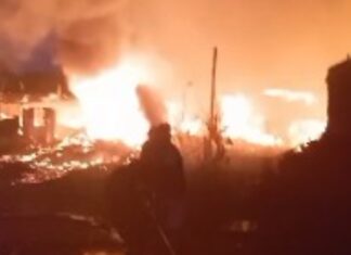 Incêndio destrói mais de 20 casas em Porto Alegre