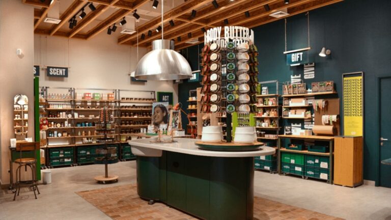 Rede de lojas, com filial em Canoas, faz saldão de até 70% de desconto para acabar com estoque