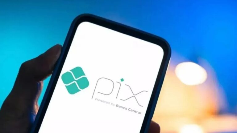 Pix deixará de ser gratuito? Veja o que diz a Receita Federal