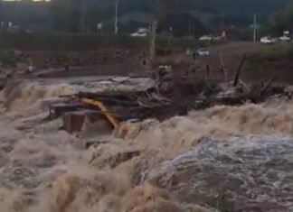 Rio sobe e leva ponte reconstruída após enchente no RS