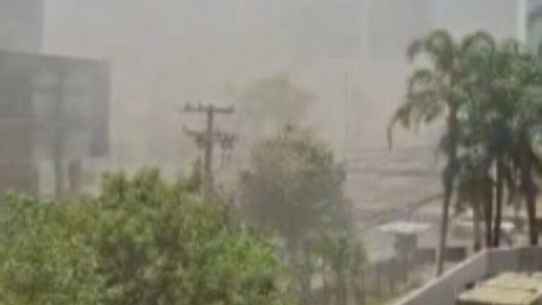 Restaurante pega fogo no shopping Praia de Belas