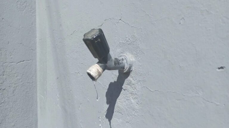 Moradores estão sem água em Canoas, na tarde desta sexta-feira (14). Informação foi confirmada no site oficial da Companhia Riograndense de Saneamento (Corsan).